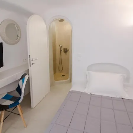 Andreas Hospitality Fira (Santorini)