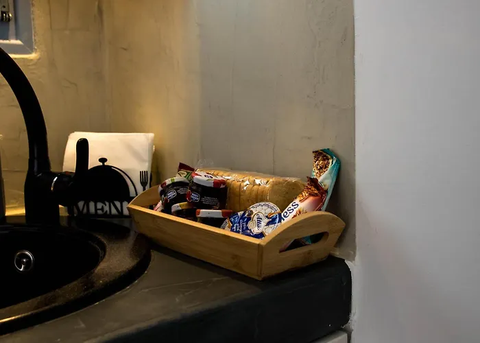 Andreas Hospitality * Φηρά